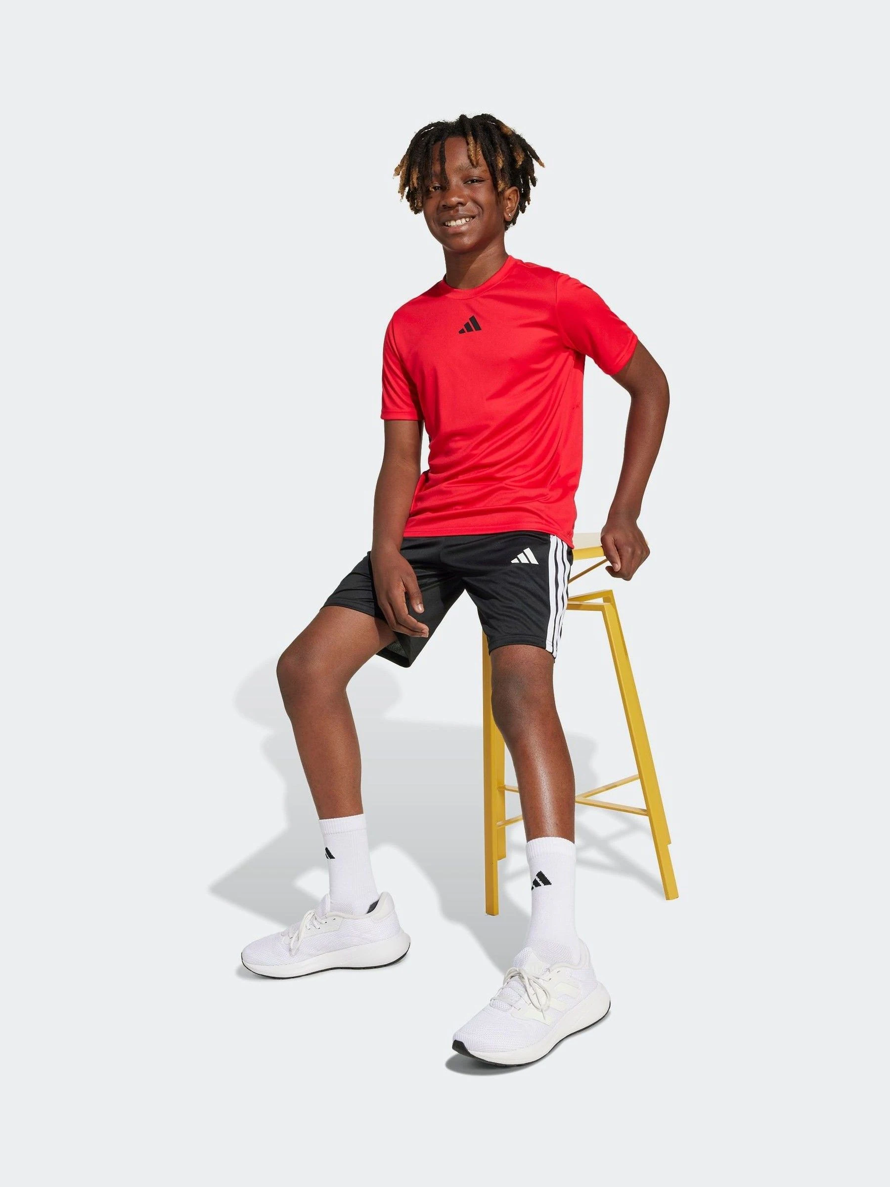 Rood - adidas Train Essentials 3-Strepen Kids T-shirt & Shorts Set