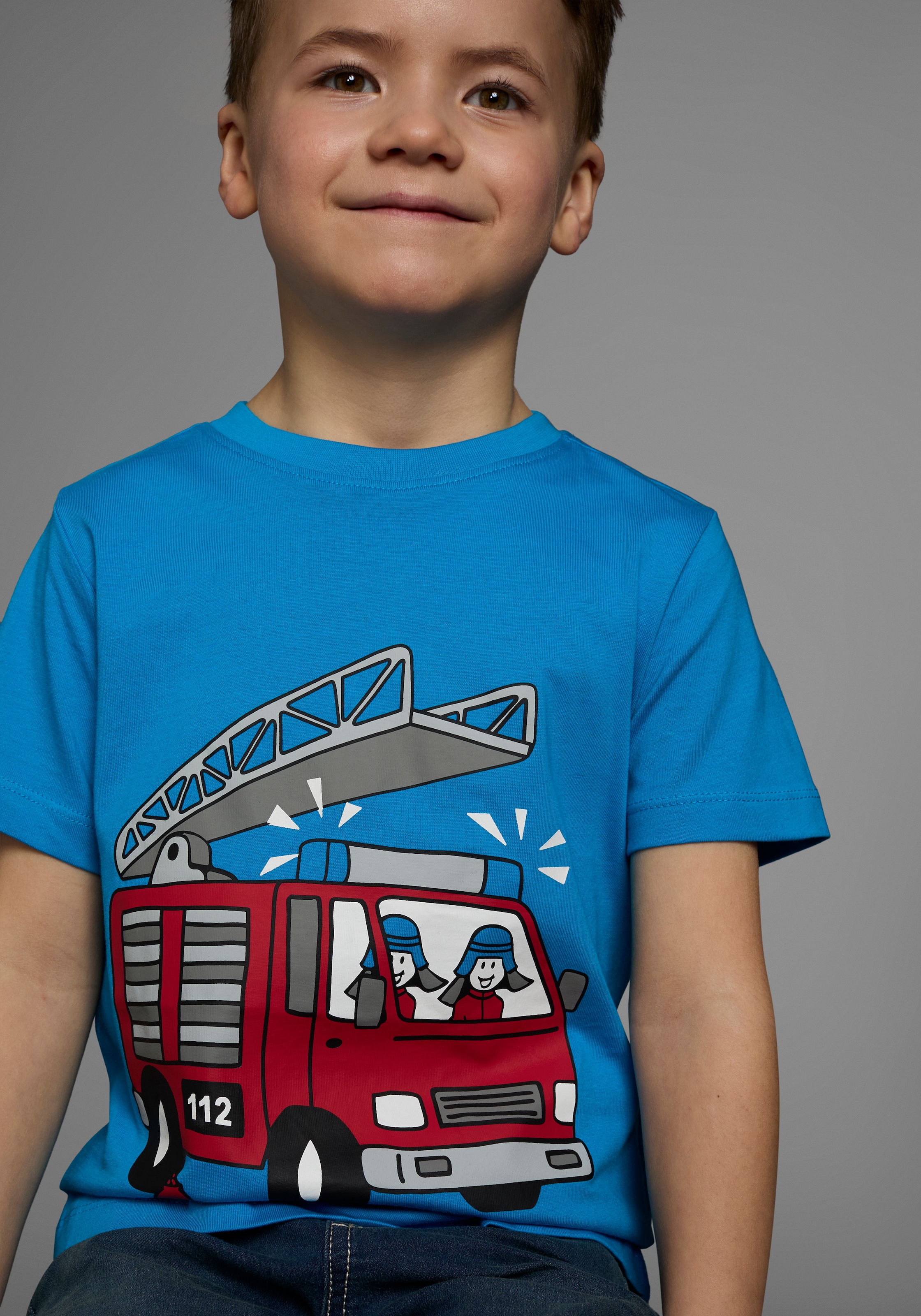 KIDSWORLD T-Shirt »Mit coolem FEUERWEHR Druck«, Kurzarm,  Basic-Passform,  mit stylischem Druck,  Rundhalsausschnitt