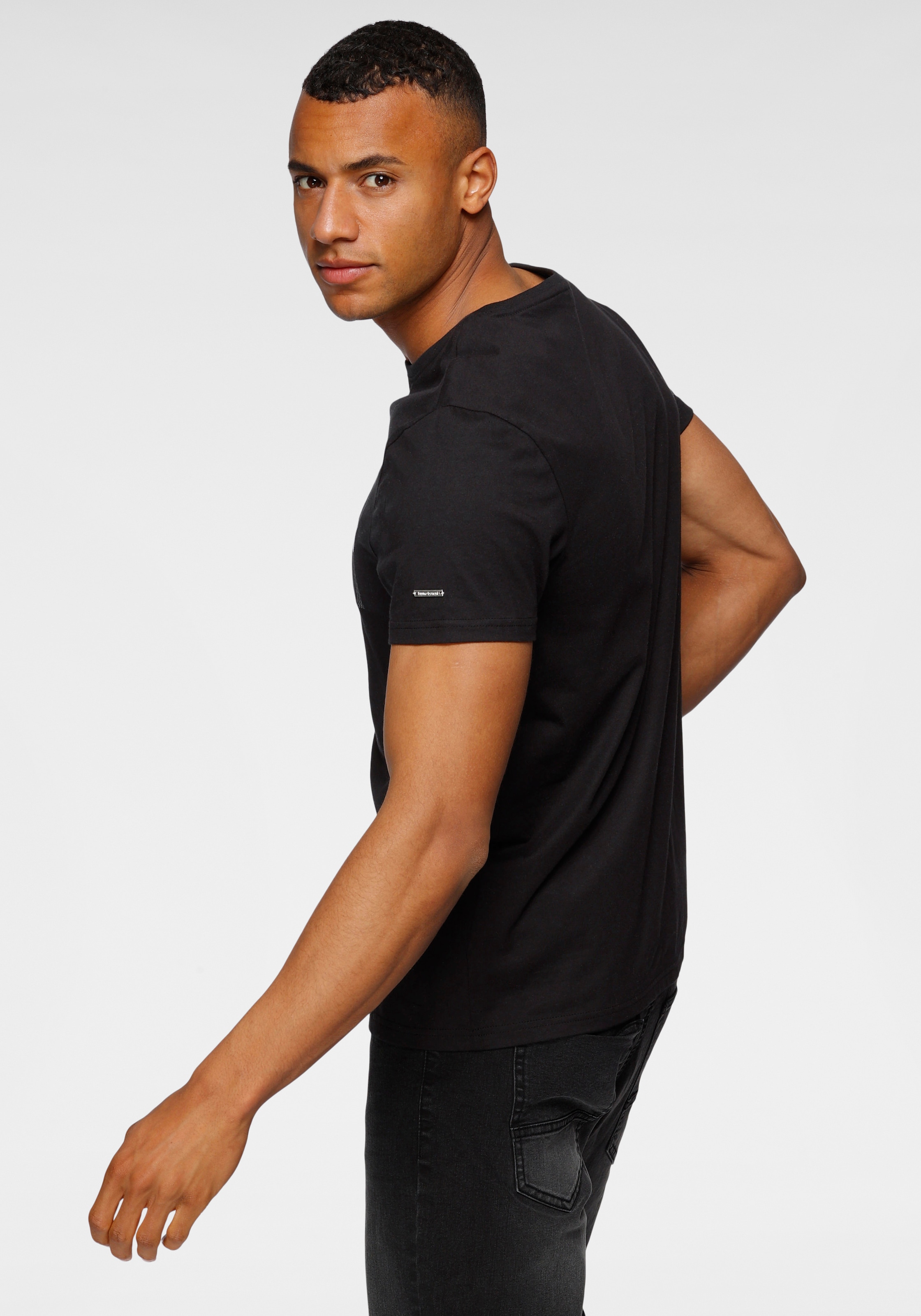 Bruno Banani T-Shirt , kurzärmelig,  schmal geschnitten,  bedruckt,  aus Baumwolle