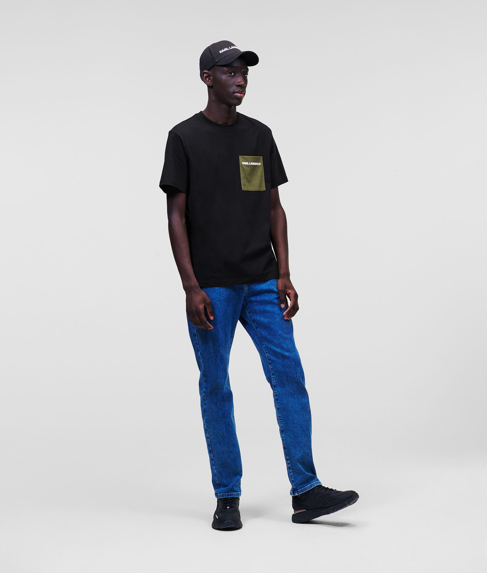 T-SHIRT À POCHES CONTRASTANTES