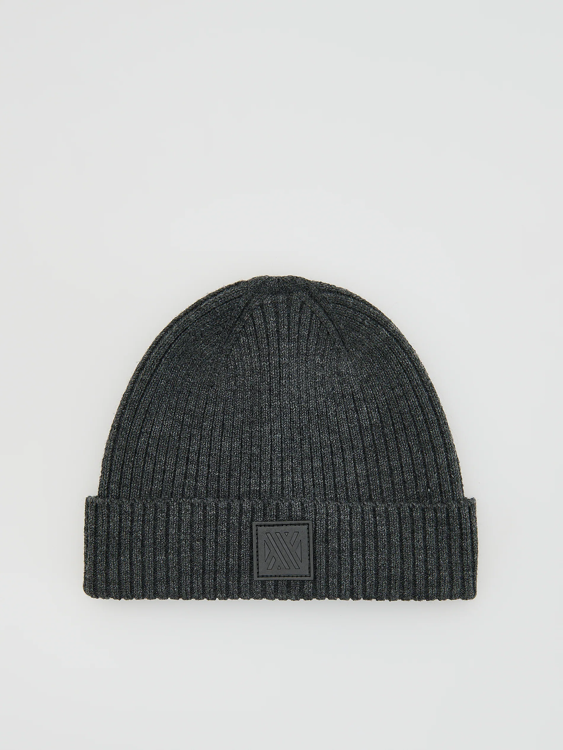 Beanie mit Aufnäher