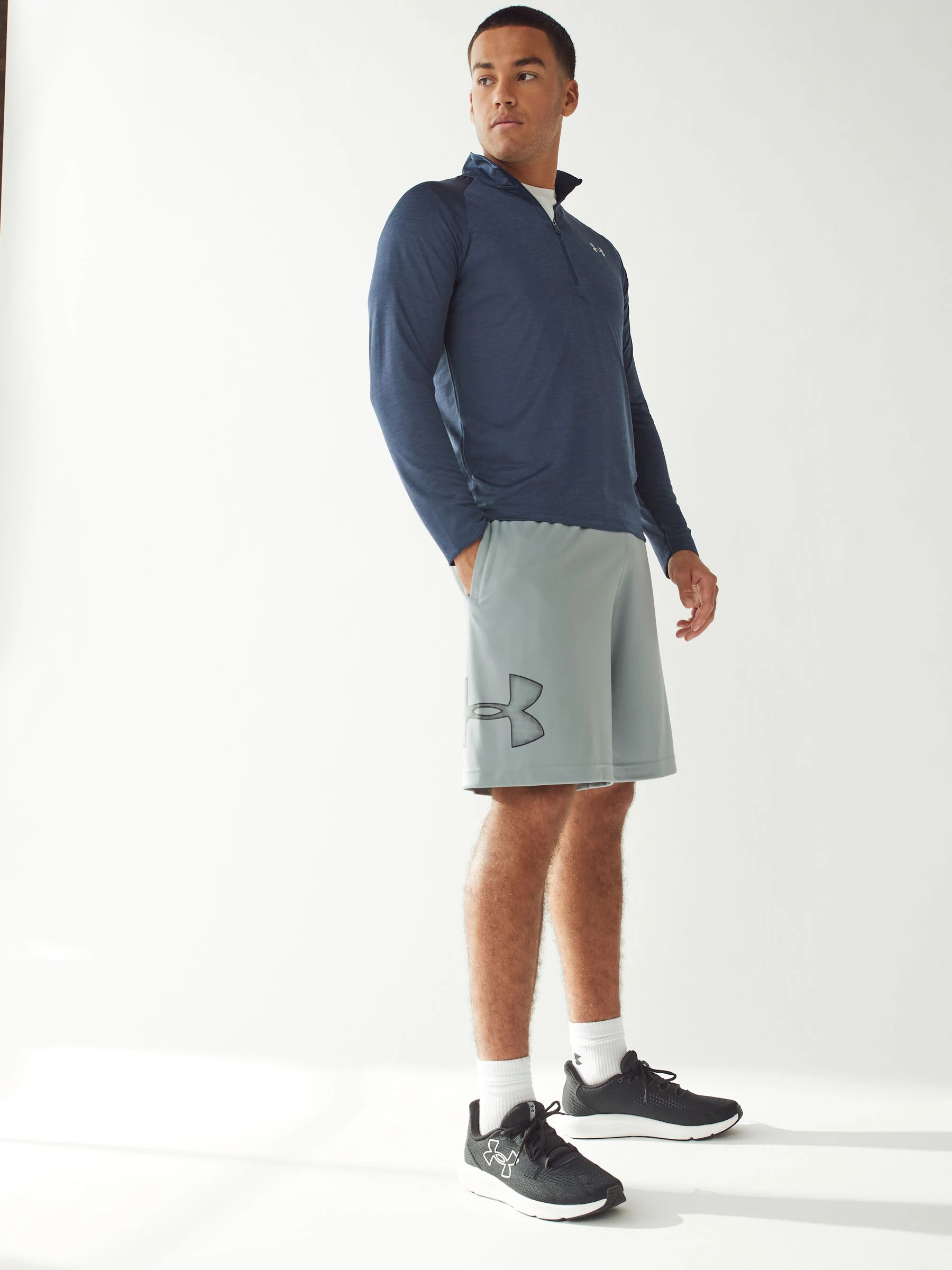 Lichtgrijs - Under Armour Tech shorts met grafische print