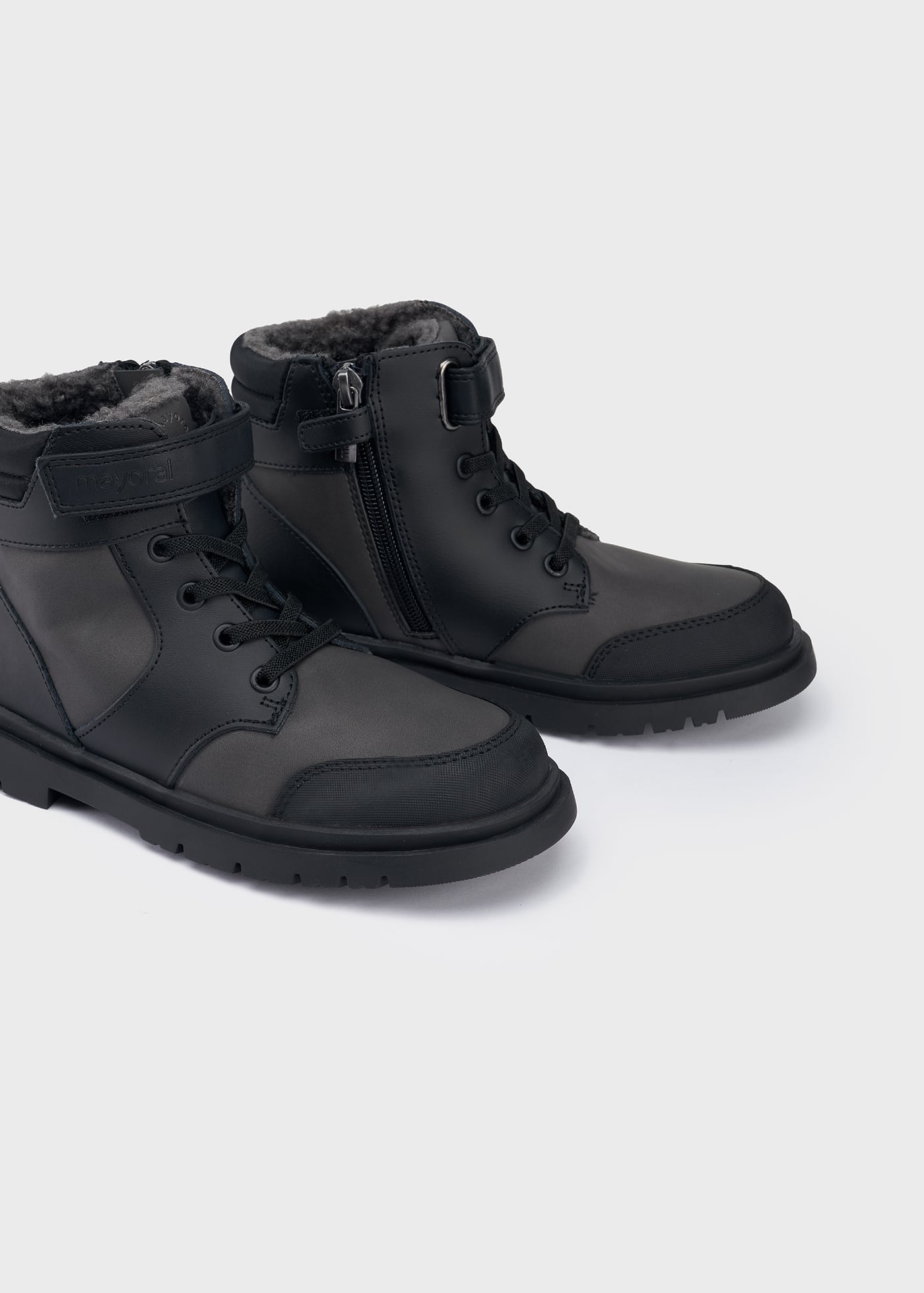 Botas de montanha de couro sustentável para meninos