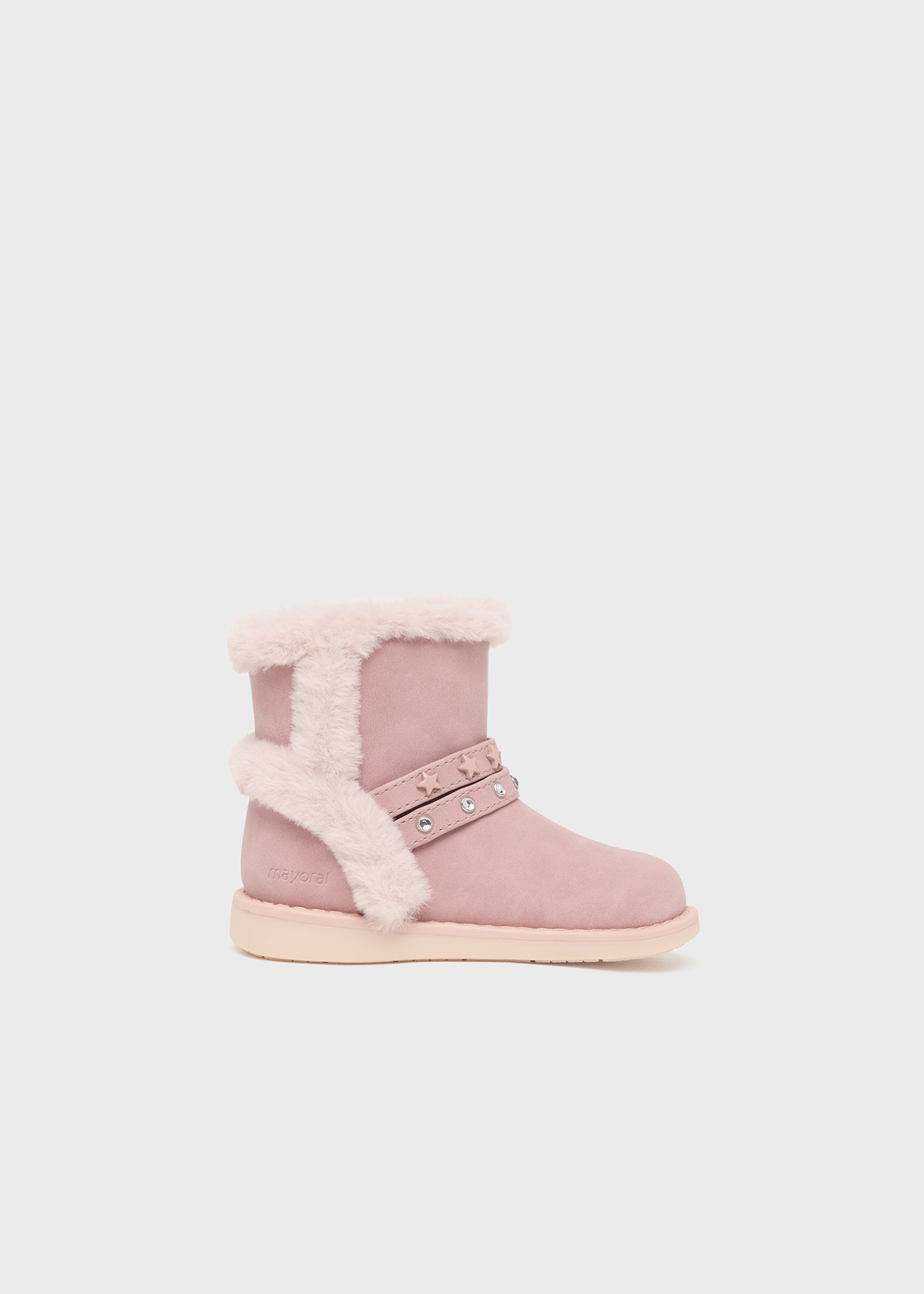 Bota infantil forrada com tachas
