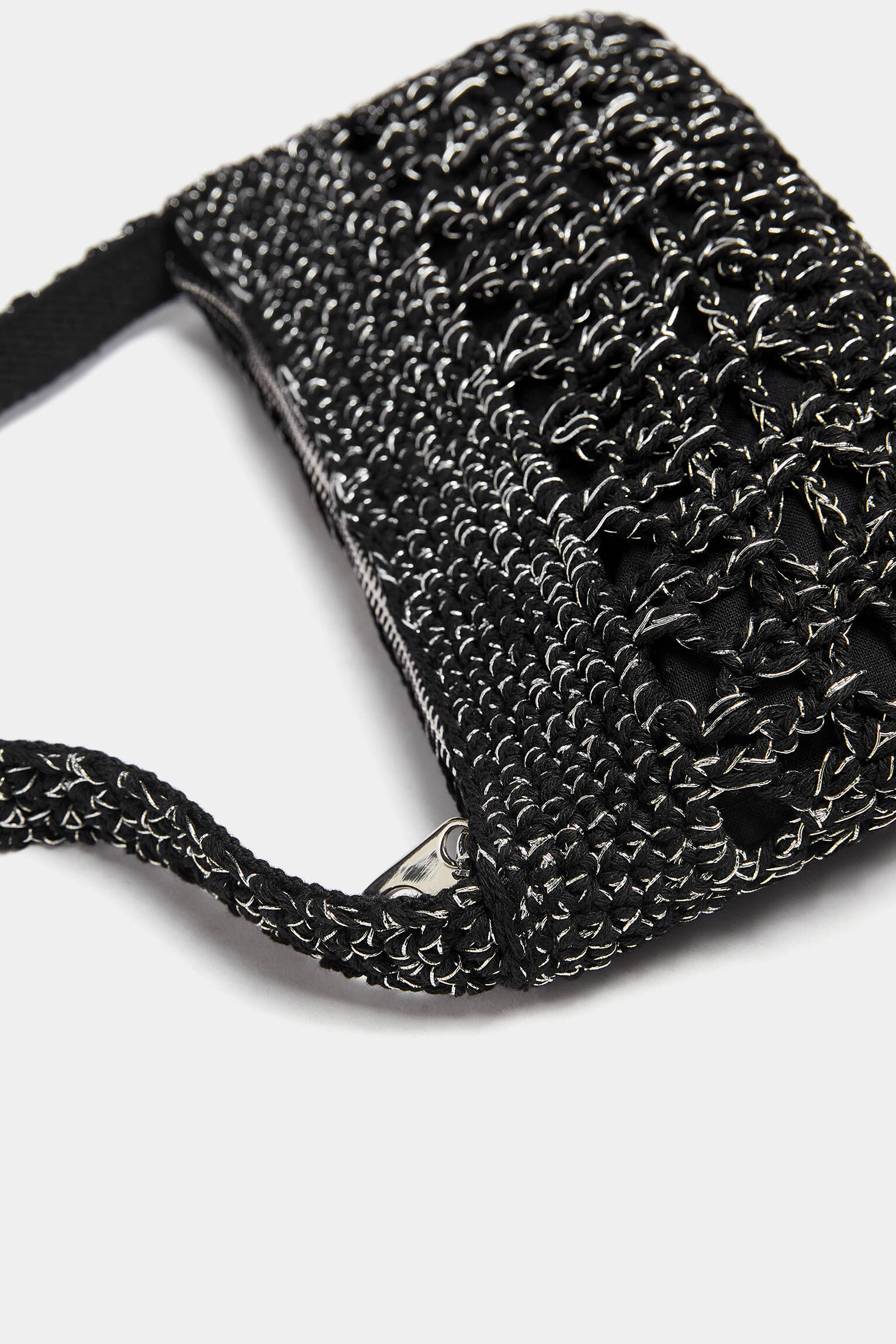 BOLSA DE OMBRO DE CROCHÊ - PRETA