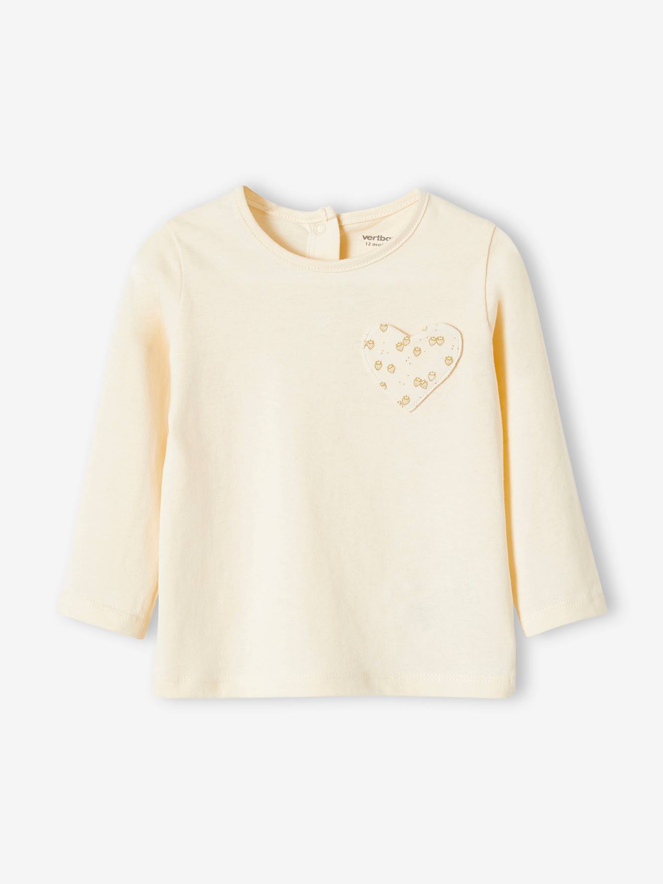 Camiseta infantil feminina com bolso, estampa de coração e morangos, bege claro lisa com detalhes.