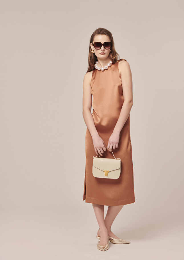 Robe Roselynemarron en satin fluide