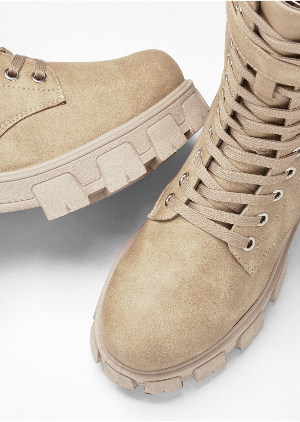 Bottes à lacets