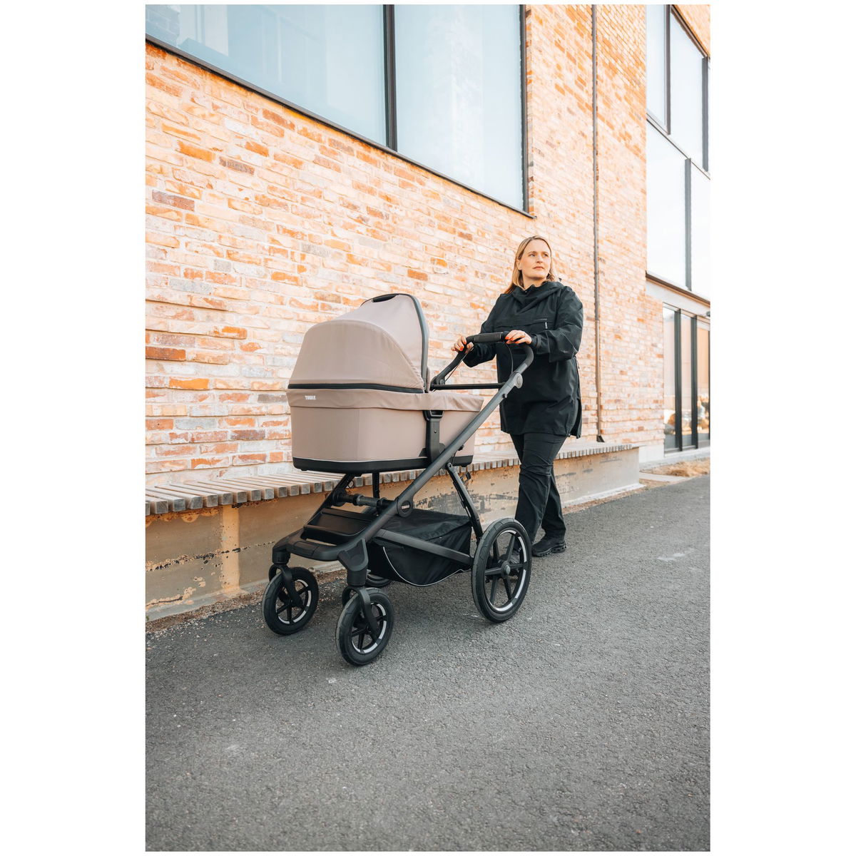 THULETHULE   Urban Glide und Spring Bassinet tinted taupe