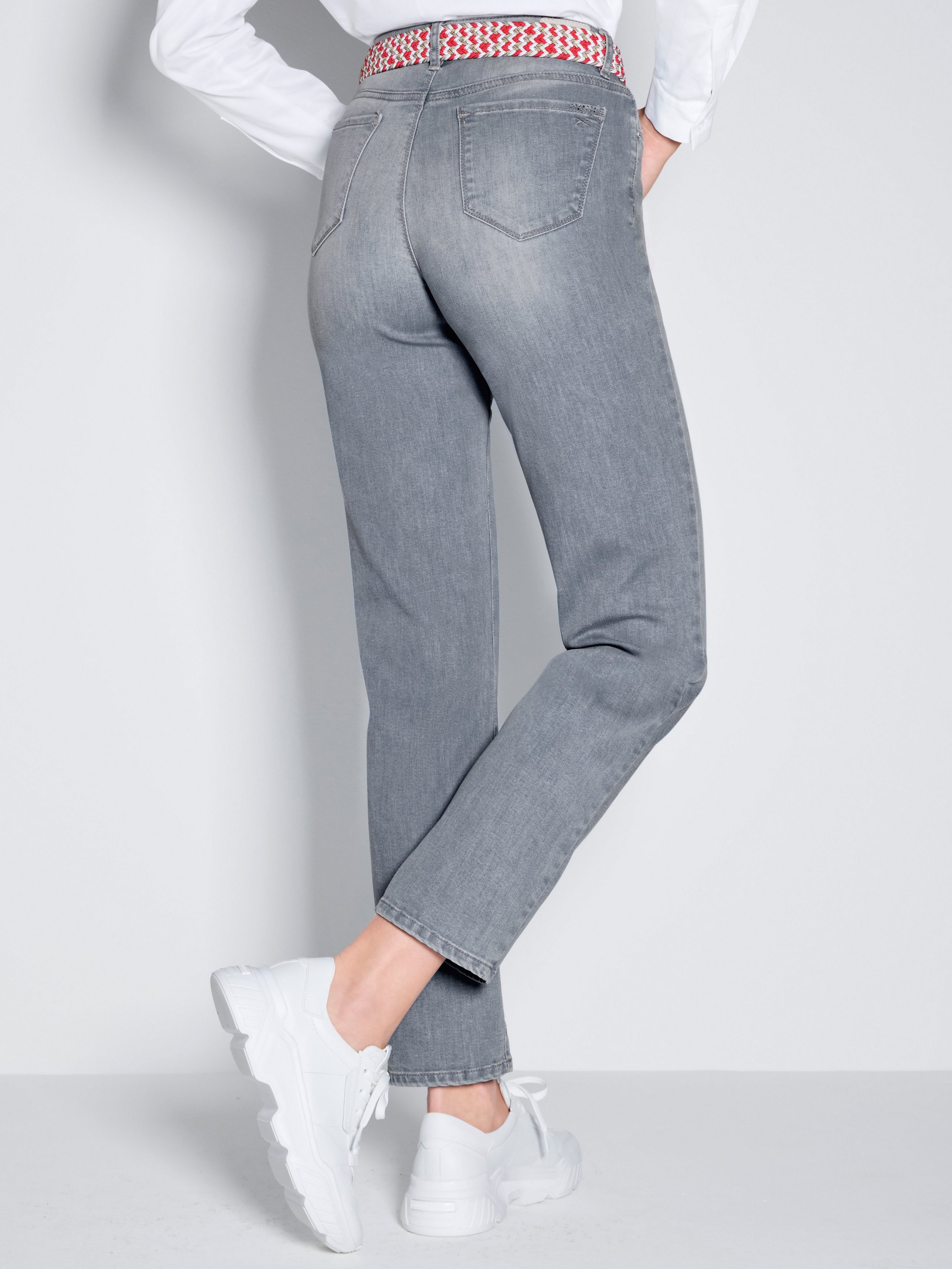 „Feminine Fit“-Jeans Modell Nicola