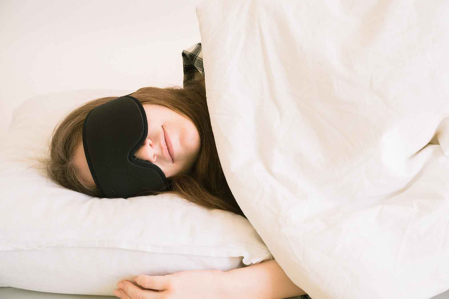 (62x9cm) 3D Augenmaske Gepolsterte Schlafmaske Licht Blockierende Nachtmaske Augenbinde mit Einbuchtung - Schwarz