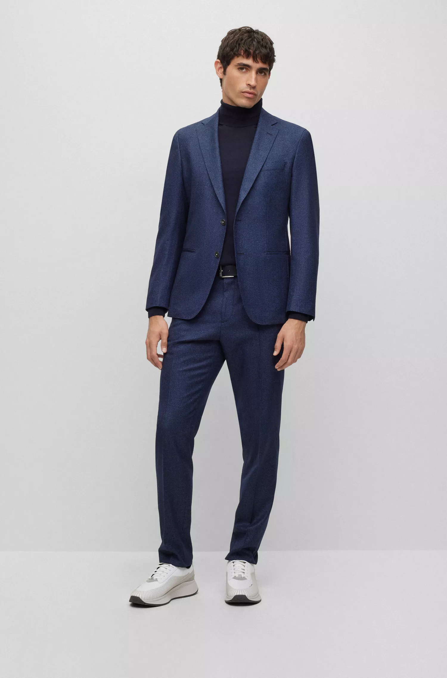 Terno BOSS preto slim fit em lã e algodão com microestampa.