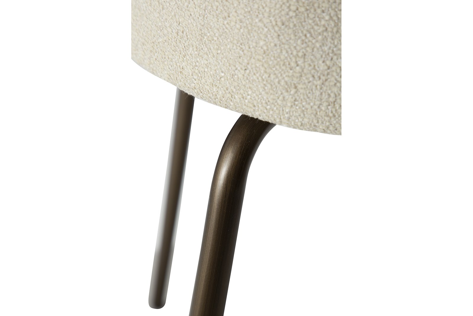 Eden spisestol Tekstil Bouclé Bone White med ben i antikk messing.