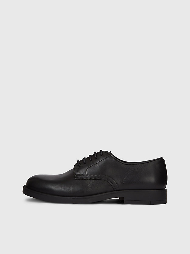 Sapatos de couro com cadarço