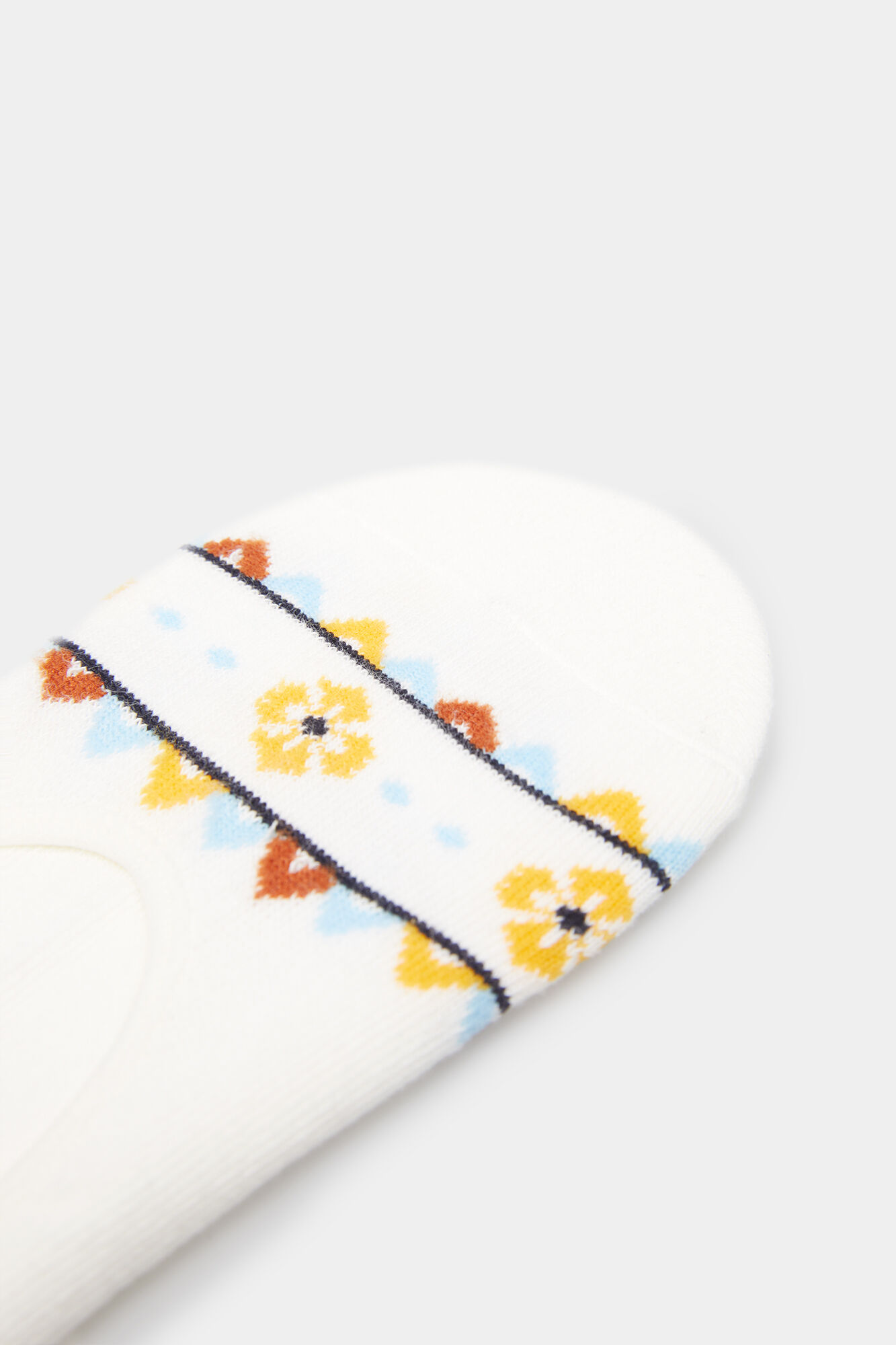 Meia invisível com borda floral