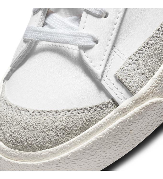 Nike Women Blazer Low '77 Sneakers