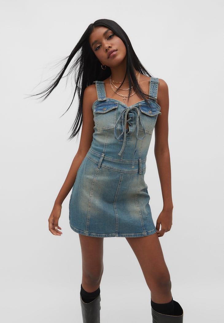 Vestido curto de ganga com bolsos