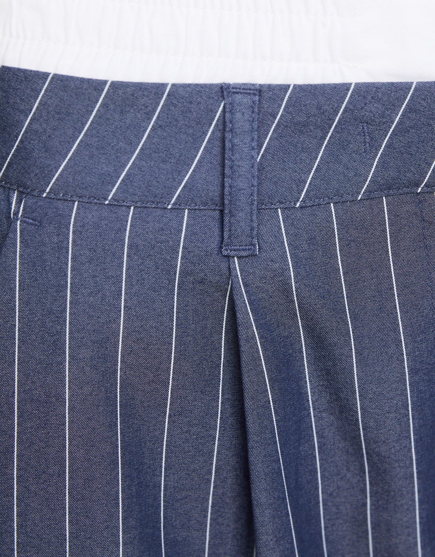 Bermuda listrada sob medida com roupa íntima