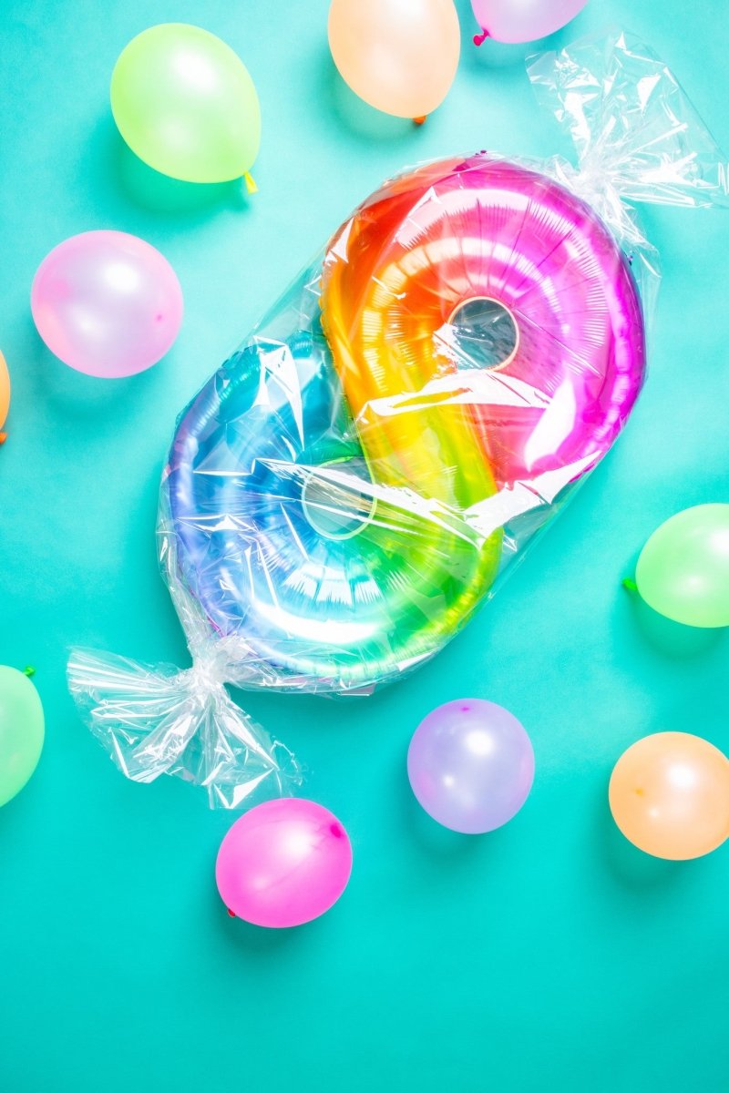 Folie Ballon Cijfer 8 Regenboog XL 81cm leeg