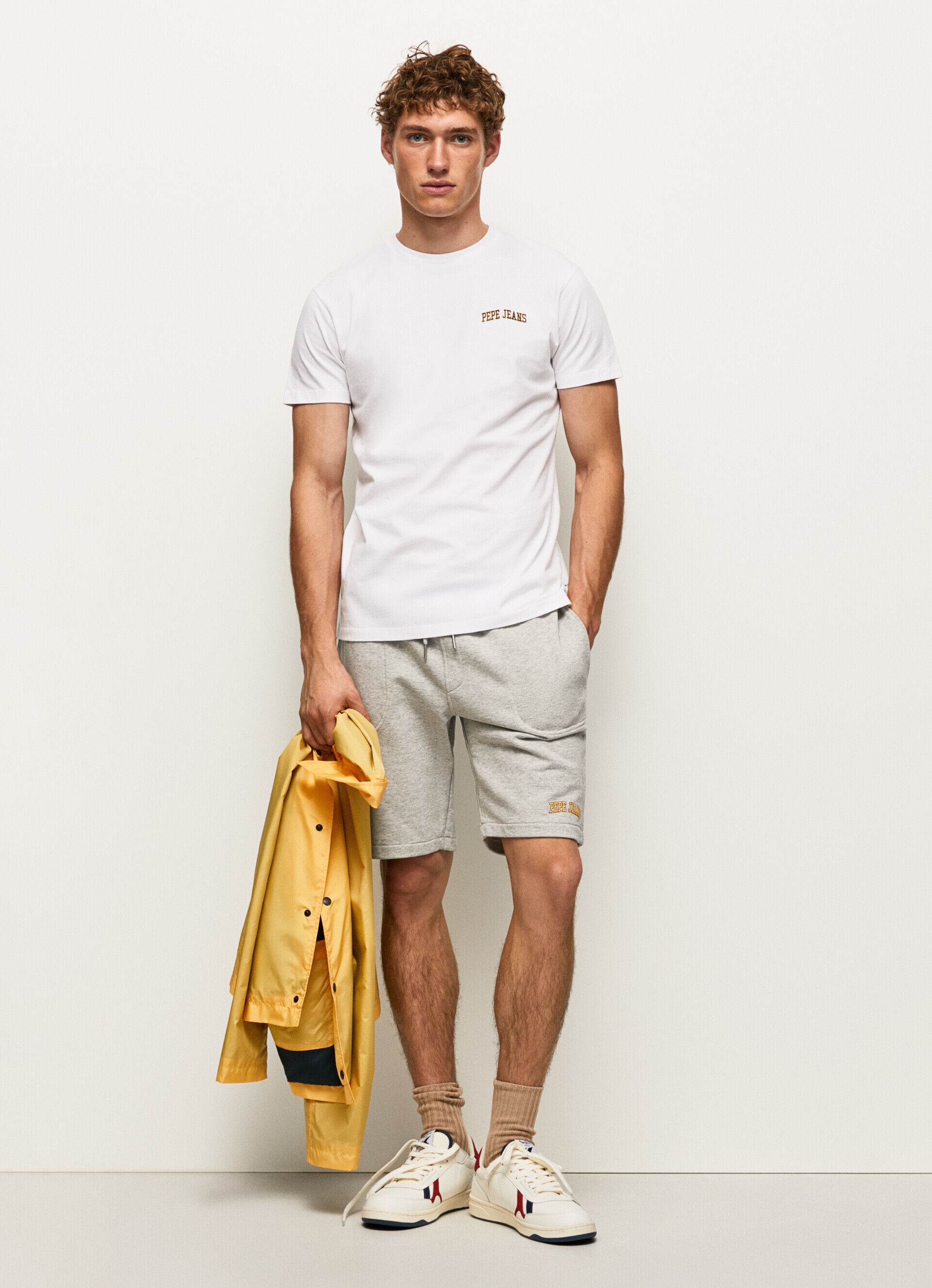 CAMISETA COM LOGOTIPO ESTAMPADO - branca