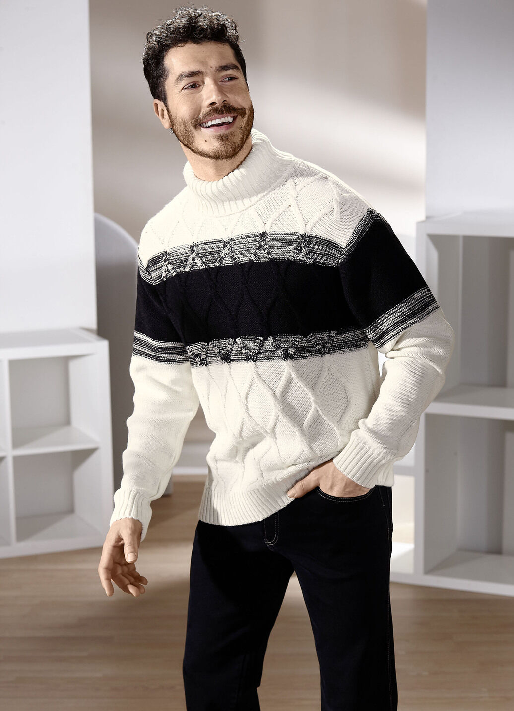 Rollkragenpullover mit Zopfmuster
