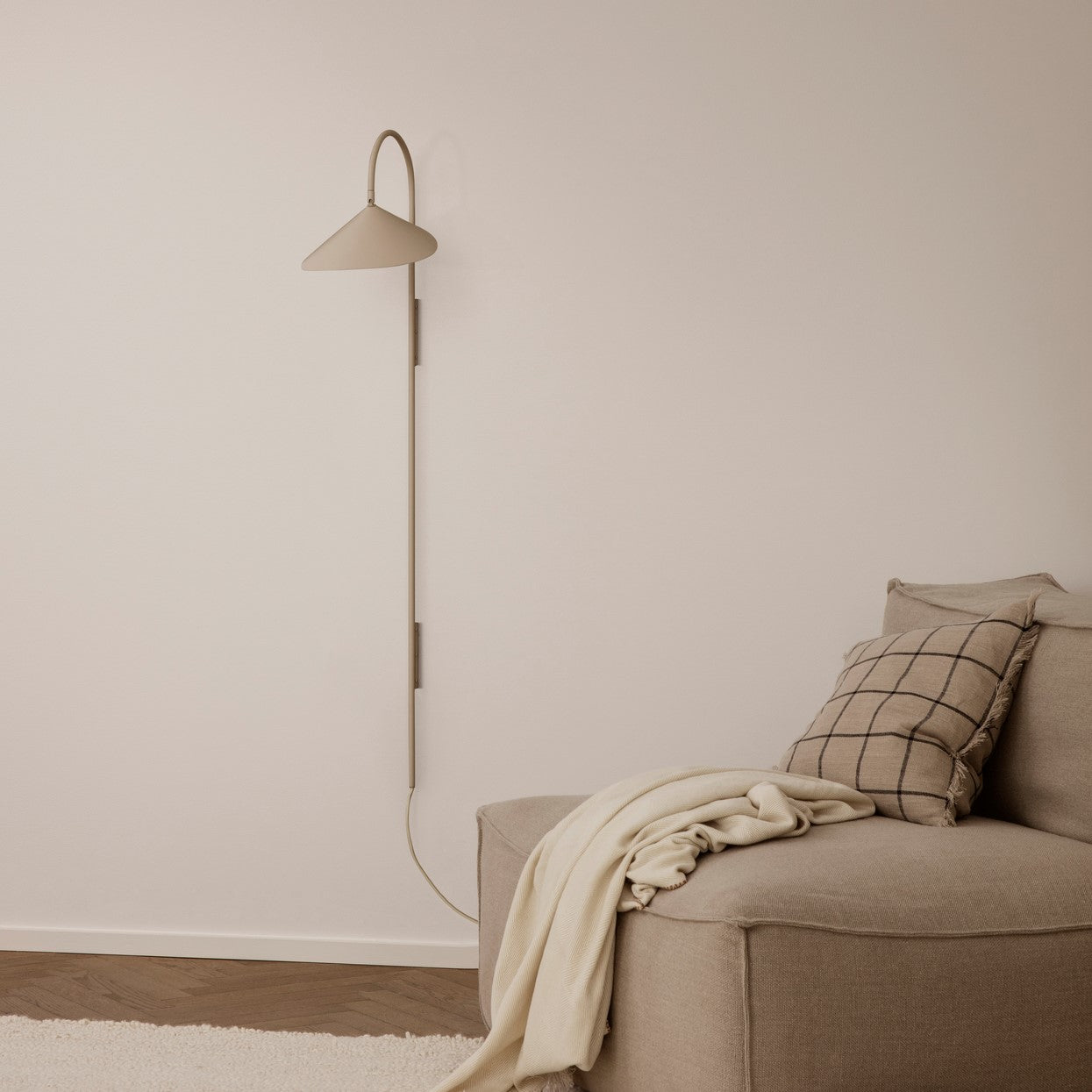 Ferm Living Arum Wandlamp Tall - Cashmere