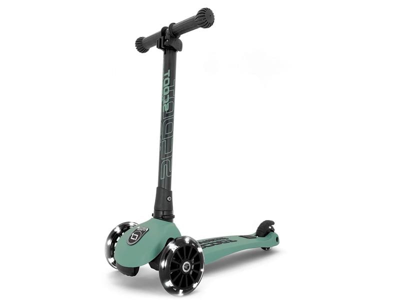 Scoot and Ride Scooter Highwaykick 3 LED, Forest Zusammenklappbarer Mini-Scooter mit hellen weissen LEDs an den Rädern