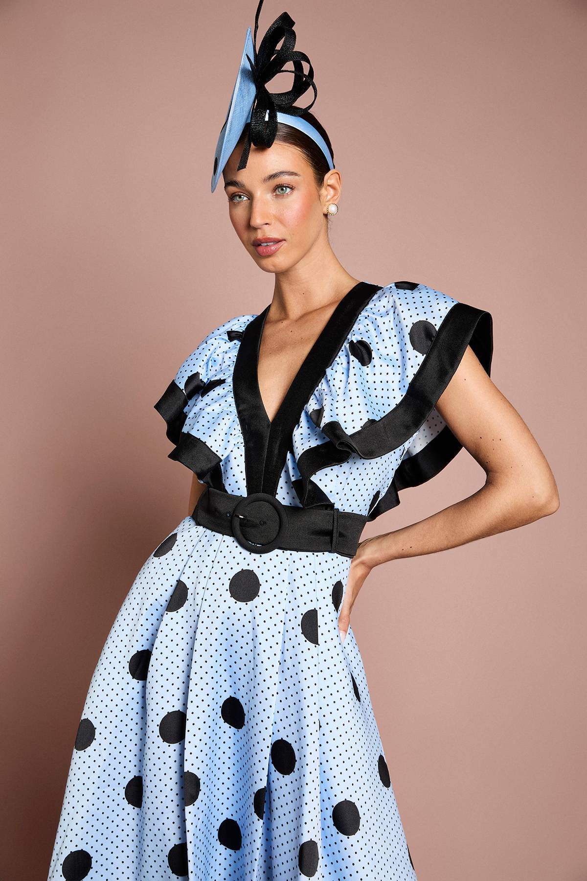 Coast Robe Midi Lisa À Imprimé Pois Tan Avec Détails Contrastés Et Ourlet Asymétrique Haut-bas