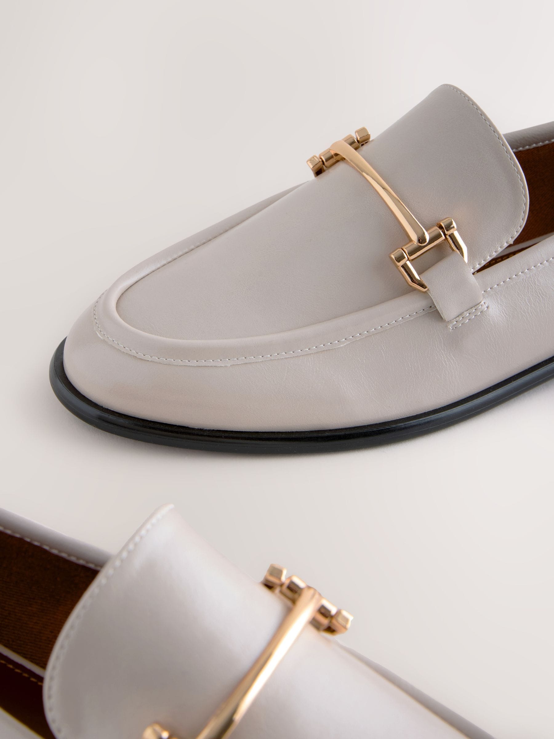 Gebroken wit - Trim Round Toe Loafers