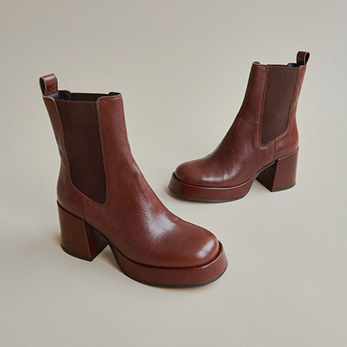 Bottines à plateformes et bouts carrés  en cuir vielli marron