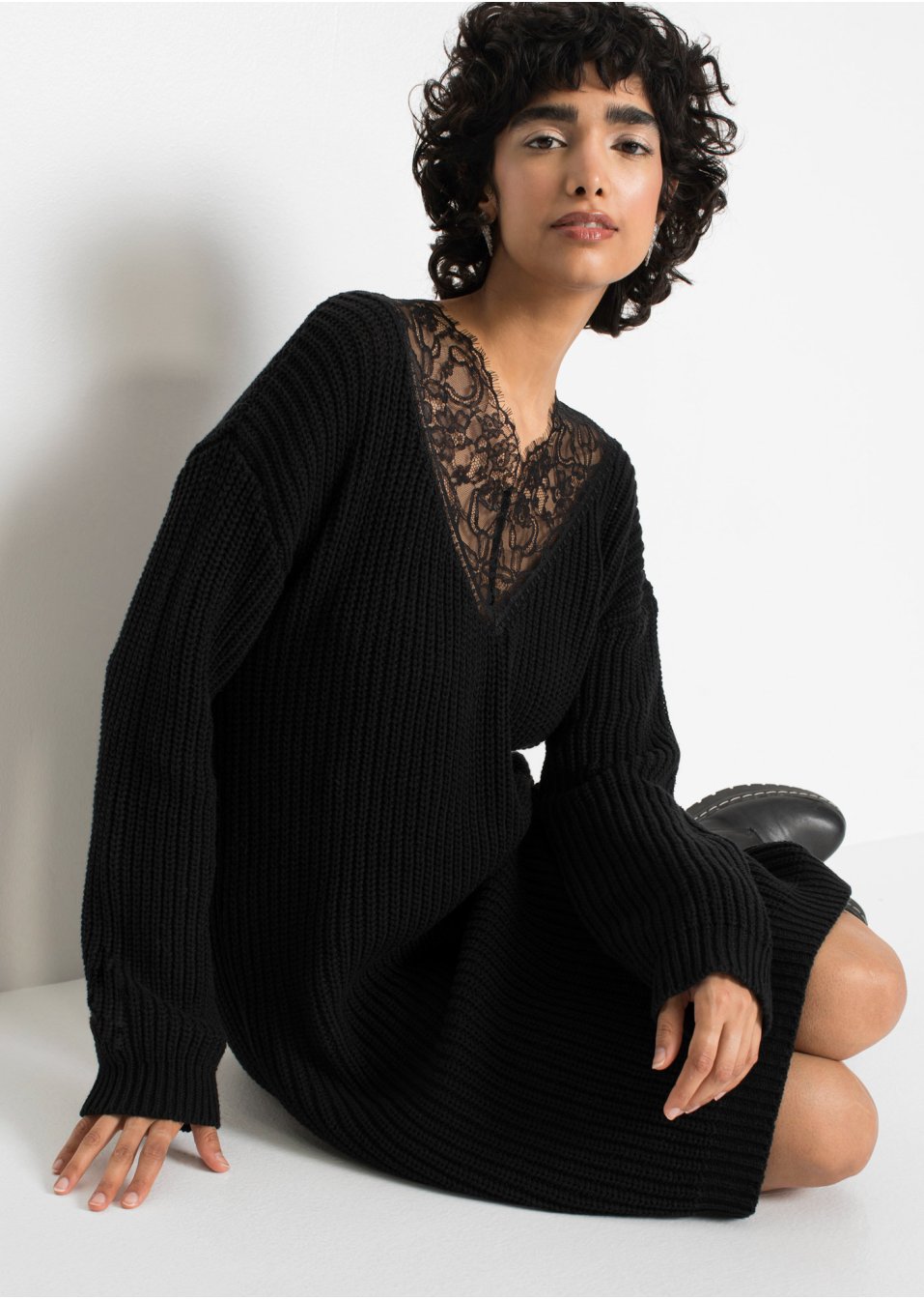 Robe en maille avec dentelle
