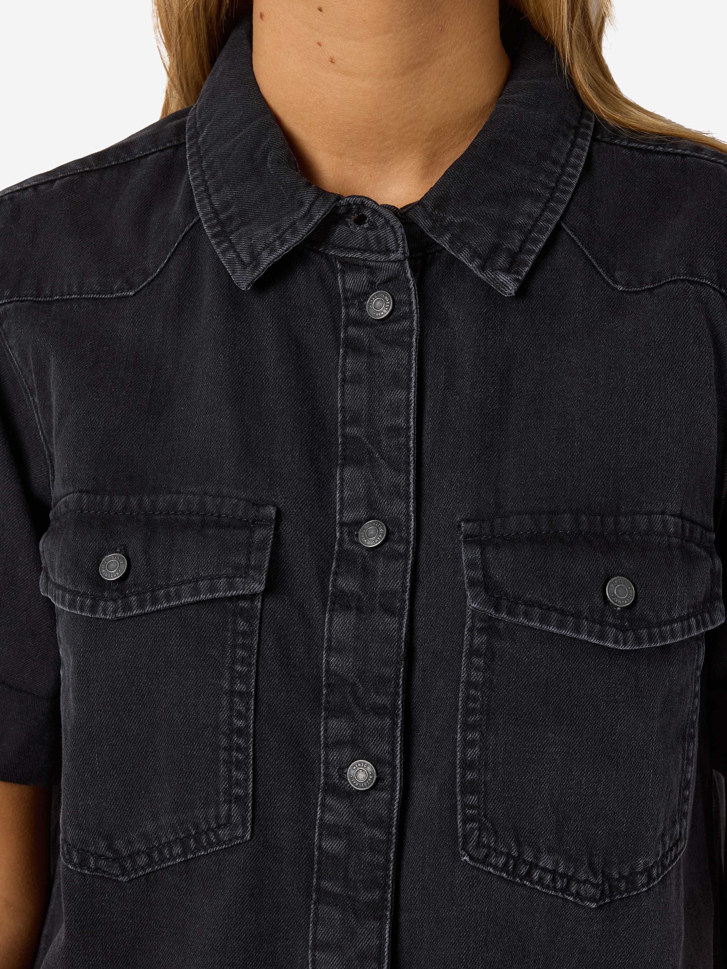 Noisy may Jeanskleid »NMNEW SIGNE S/S DENIM DRESS WG001BL NOOS« Brusttaschen