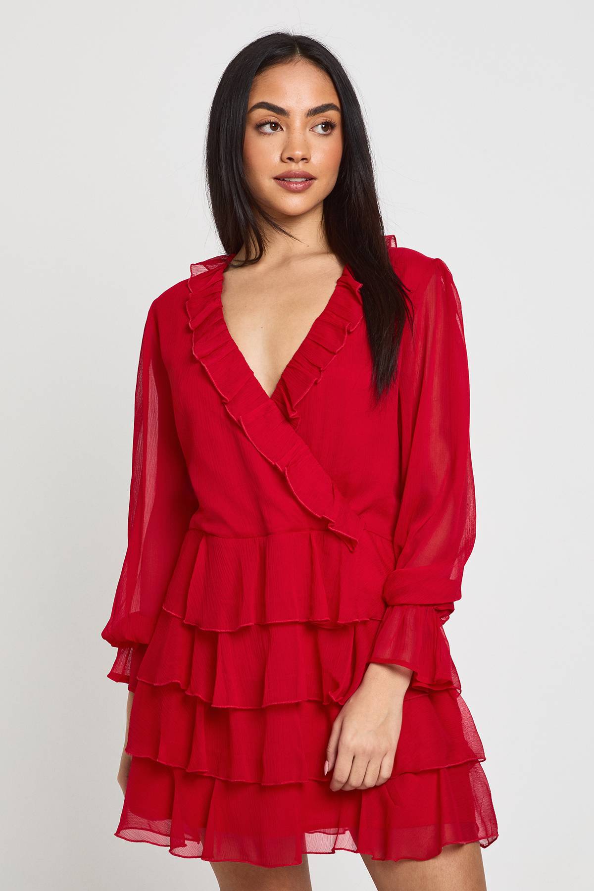 boohoo Robe Courte En Mousseline À Détails Volantés