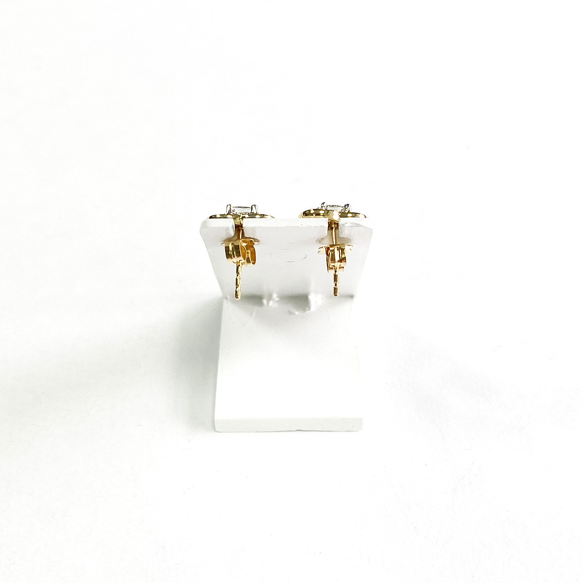 Boucles d'oreilles clous d'occasion or 750 jaune diamants