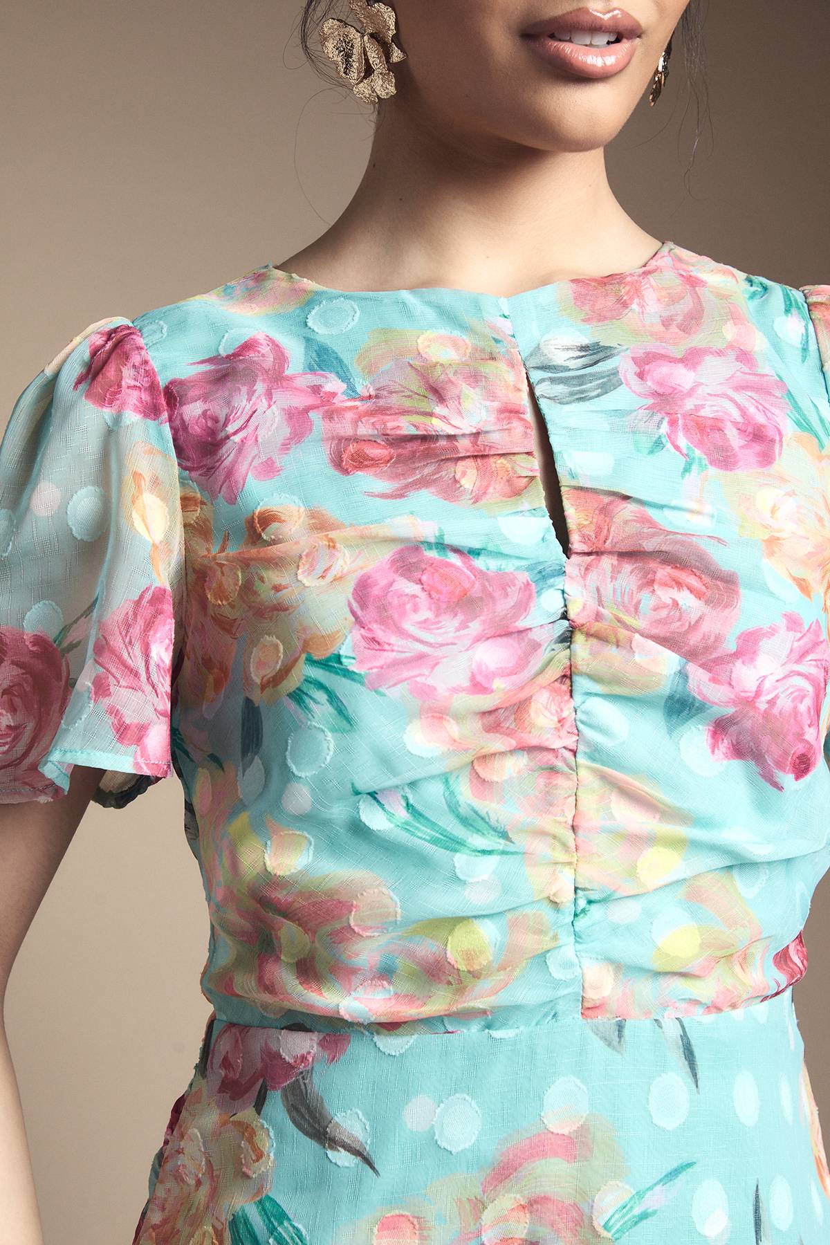 Wallis Robe Mi-Longue Froncée à Motifs Floraux Dévorés