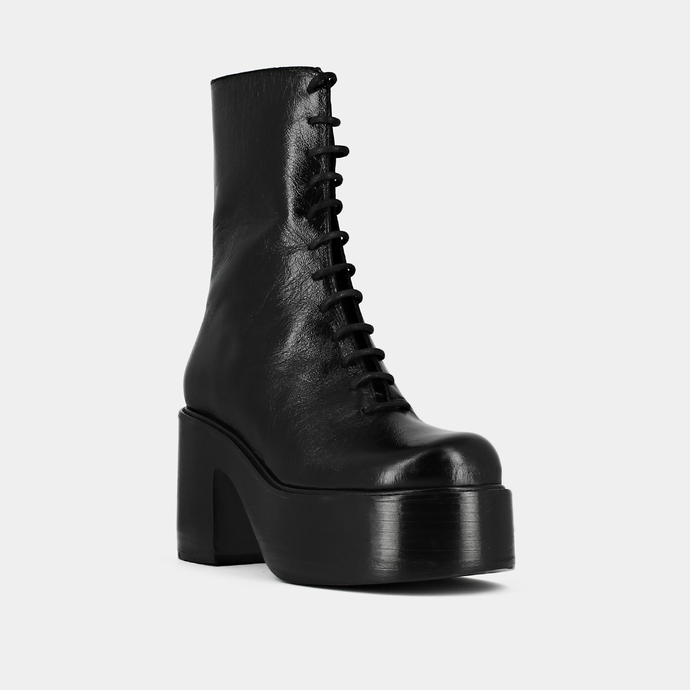 Boots à plateformes et lacets  en cuir vieilli noir