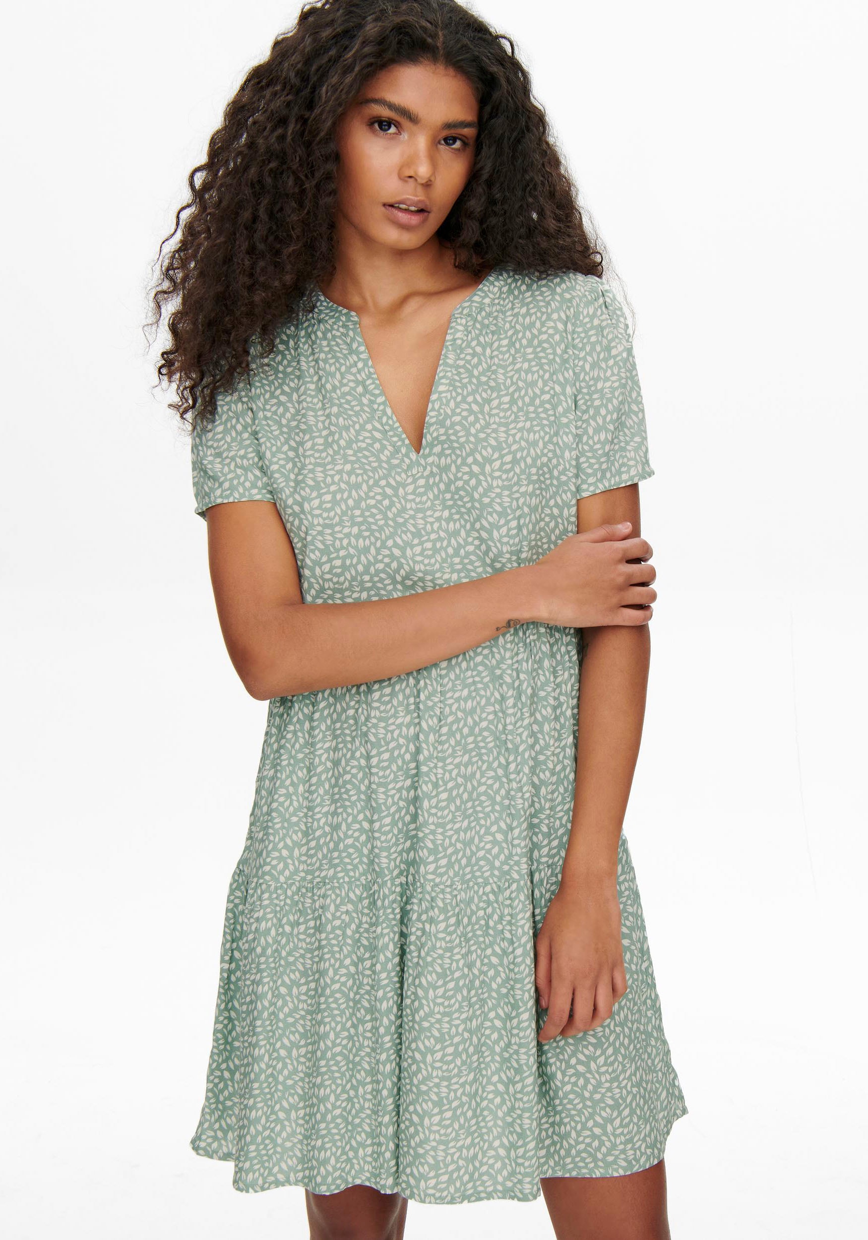 ONLY Sommerkleid »ONLZALLY – Sommerkleid mit V-Ausschnitt und Stufenvolant« regular fit, feminin, Jersey, Viskose, V-Ausschnitt