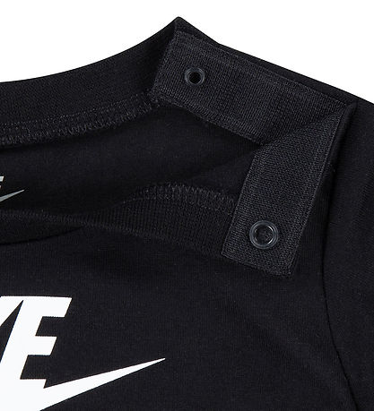 Nike Shorts Set - T-Shirt/Shorts - Schwarz