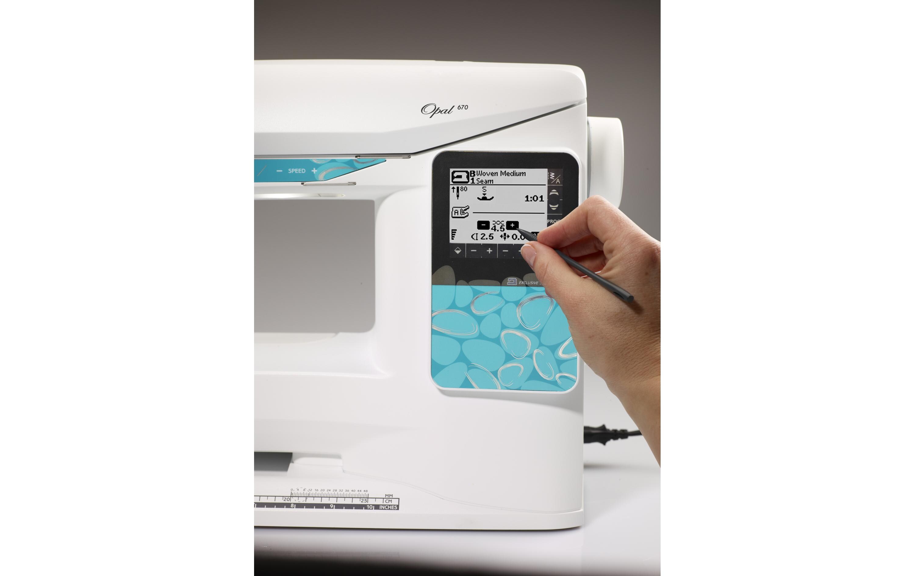 Nähmaschine Opal 670<br>Weniger Zeitaufwand und mehr Spass beim Nähen