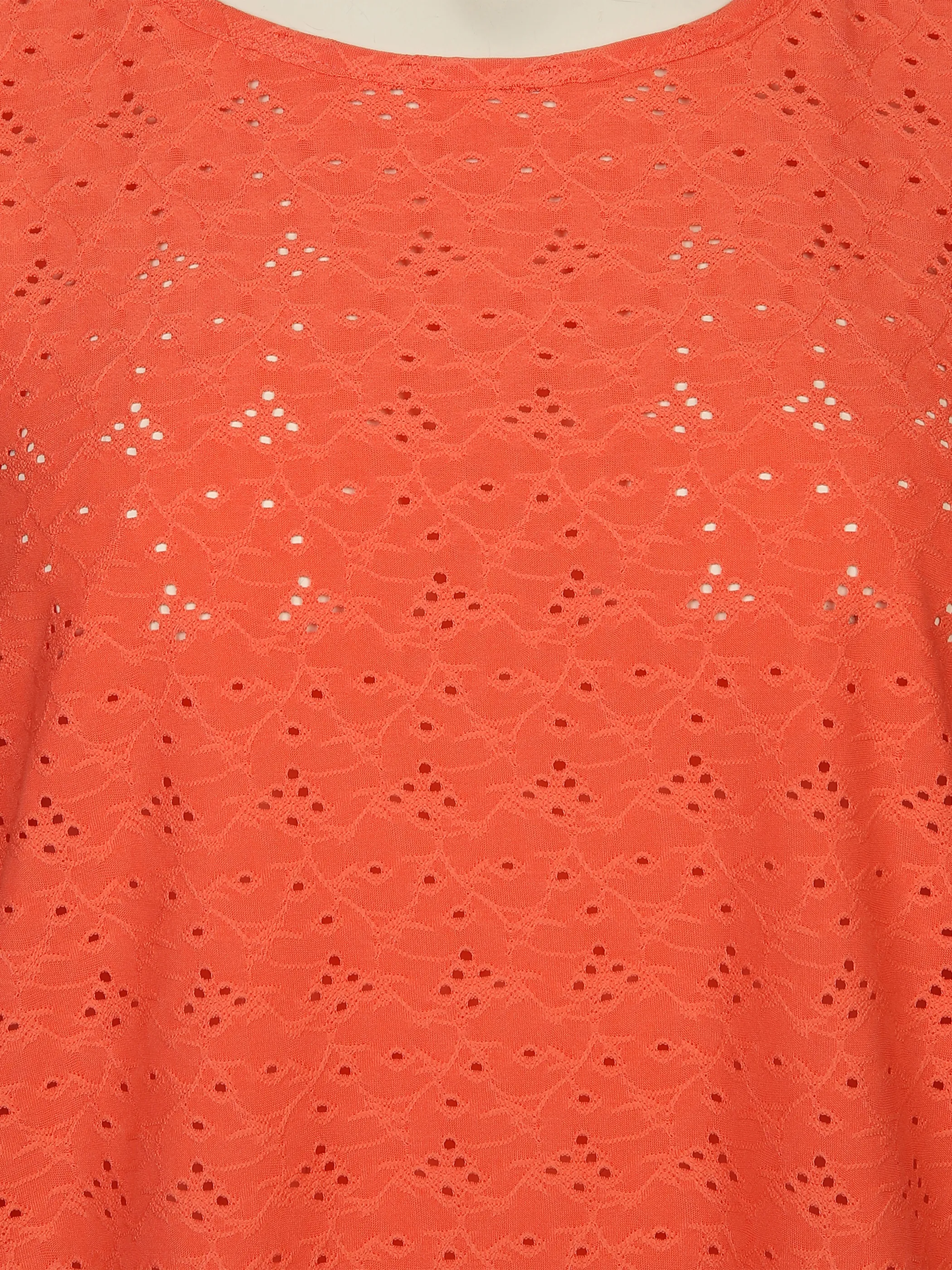 Große Größen Shirt mit Lochmuster