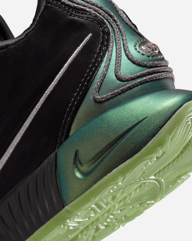 Chaussures de basket Nike LeBron XXI pour homme