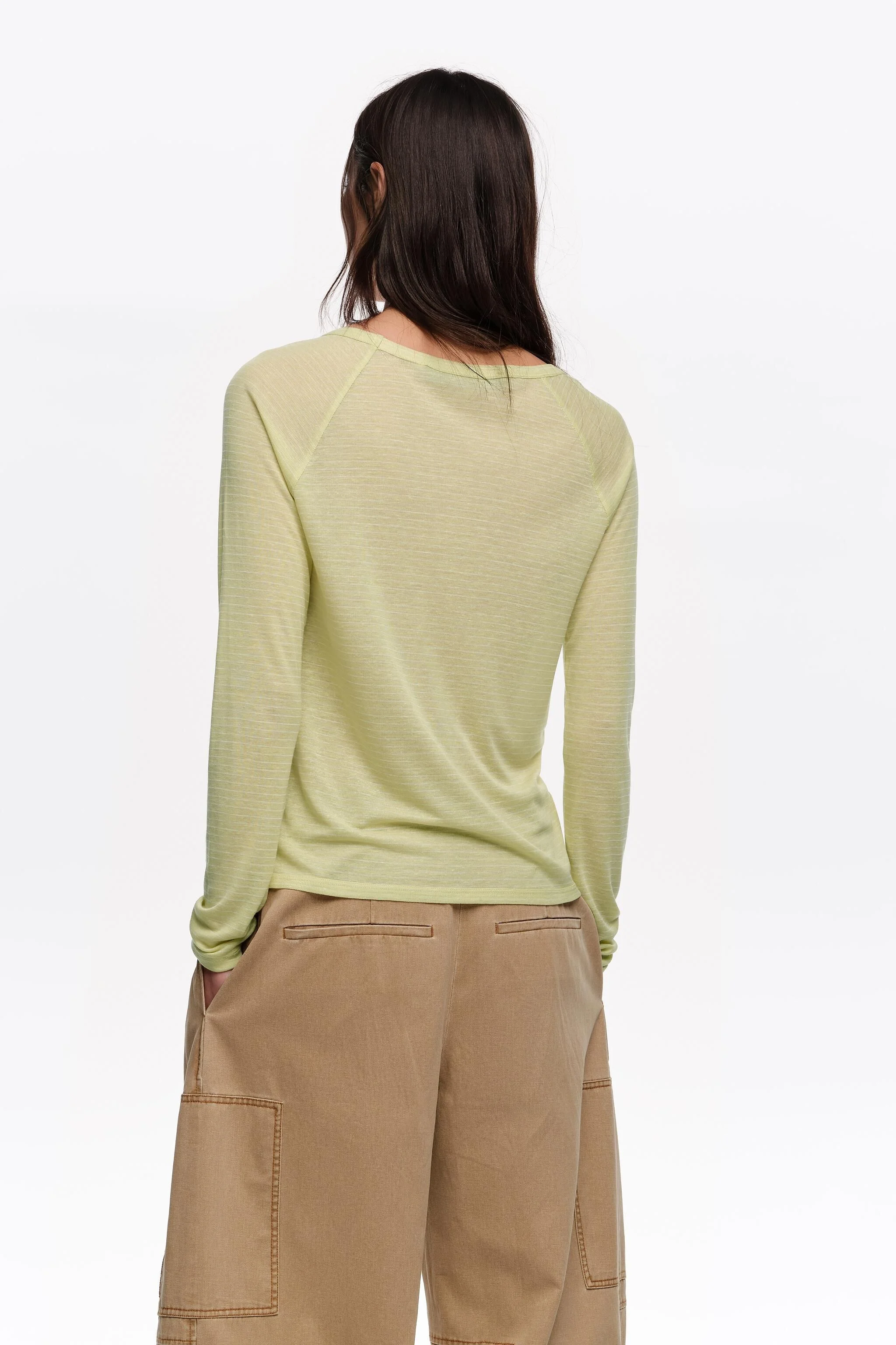Camiseta raglan listrada em verde limão
