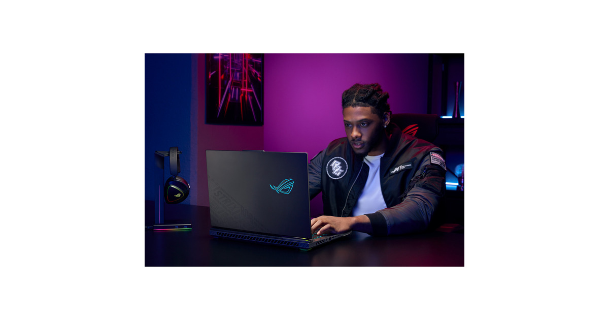 ASUSROG Strix G18 G814PP-S9018W 18