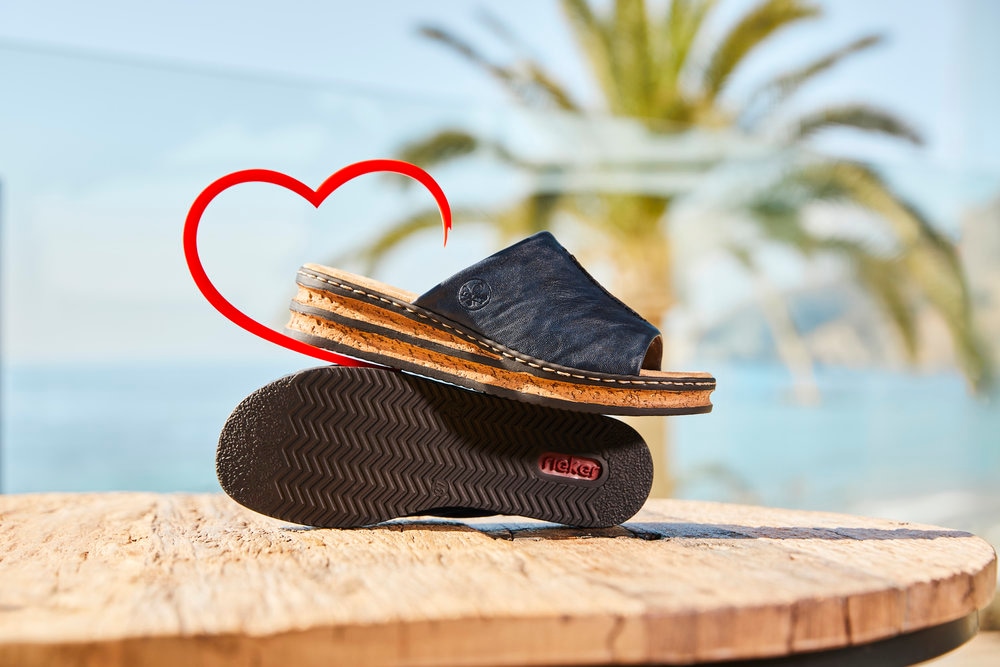 Rieker Pantolette  Keilabsatz, Sommerschuh, modische Keilsohle