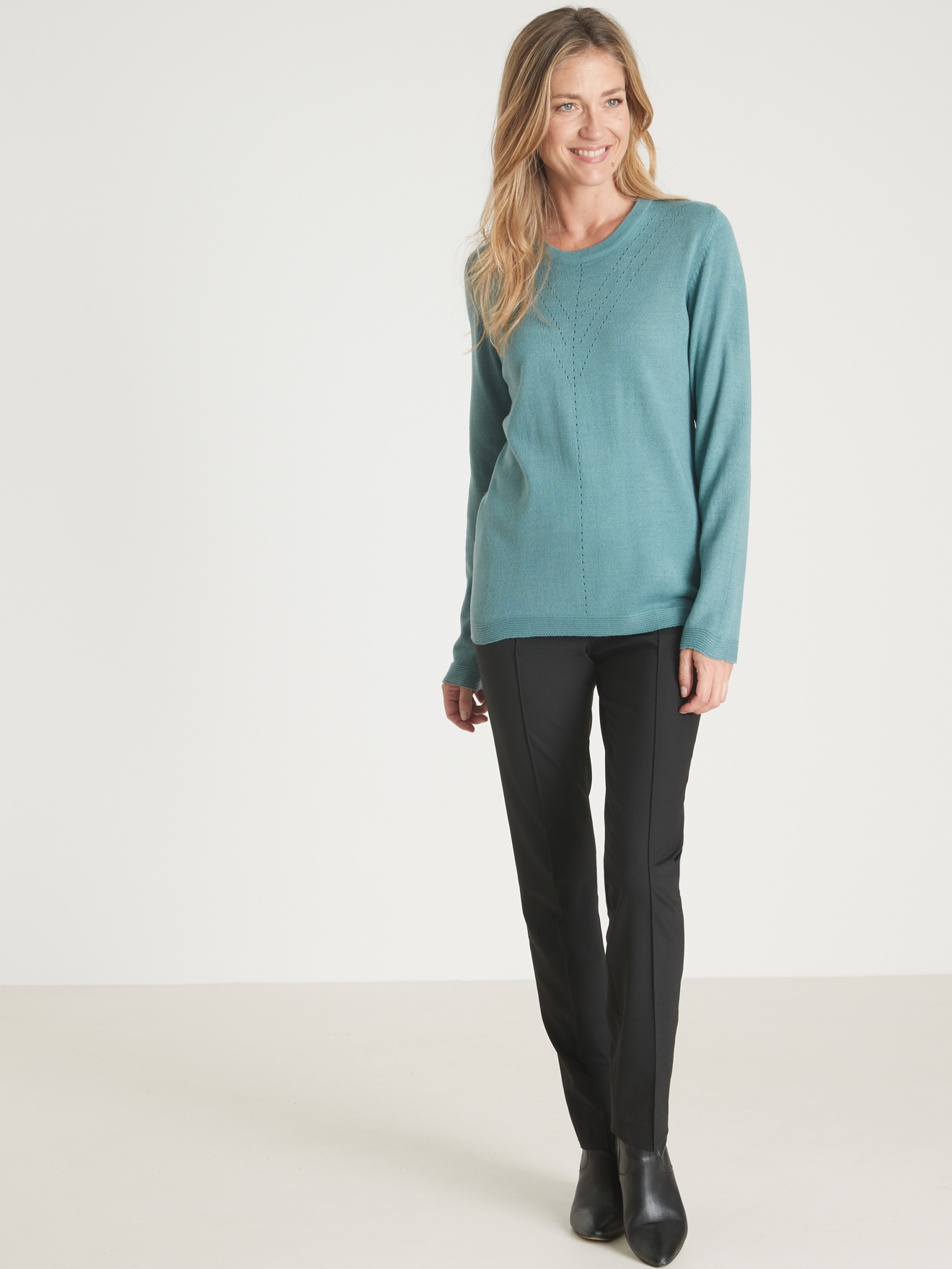 Pull encolure ronde avec jeu d'ajouré