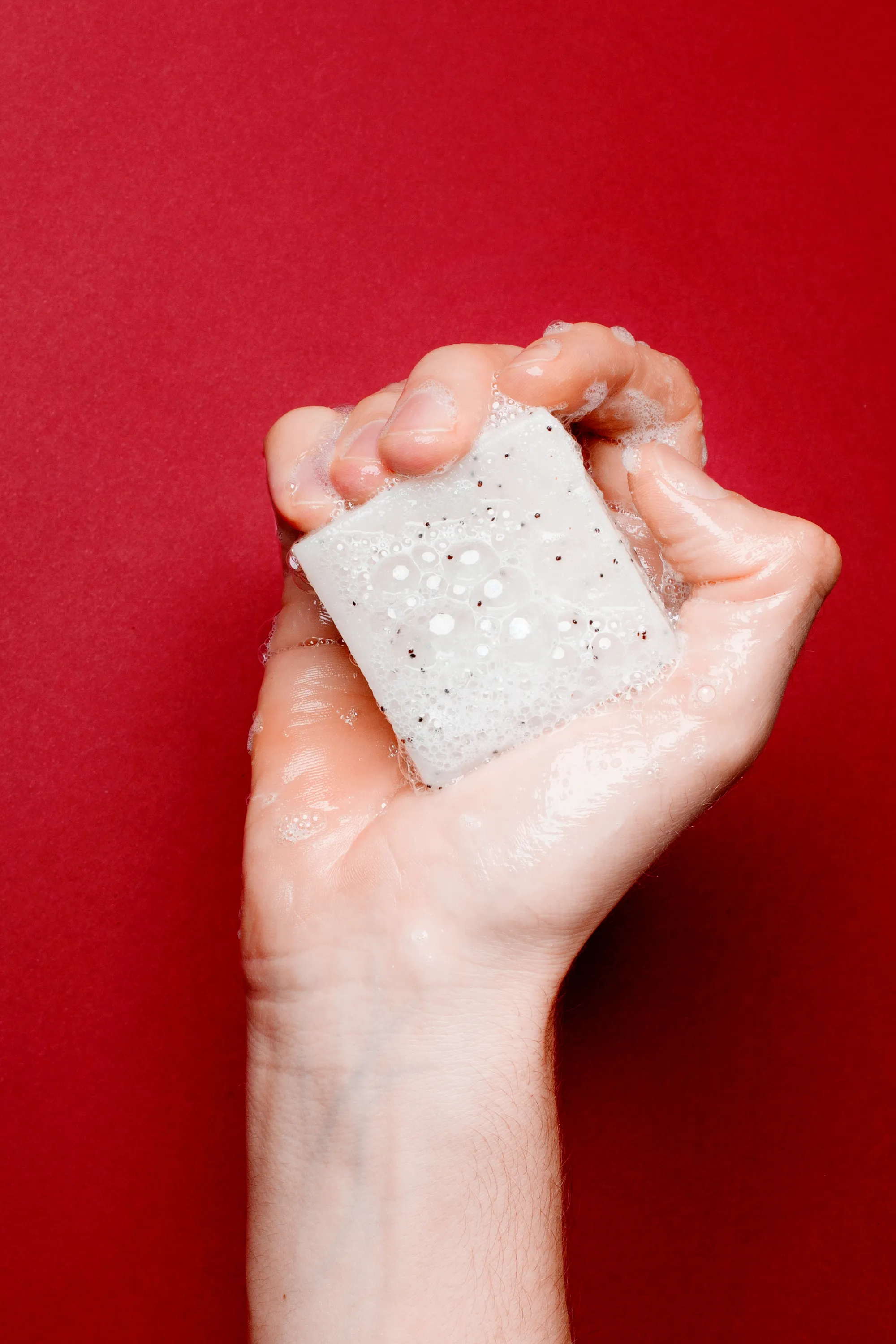 Atelier Populaire Savon solide exfoliant le Pavé Scrub-90 g