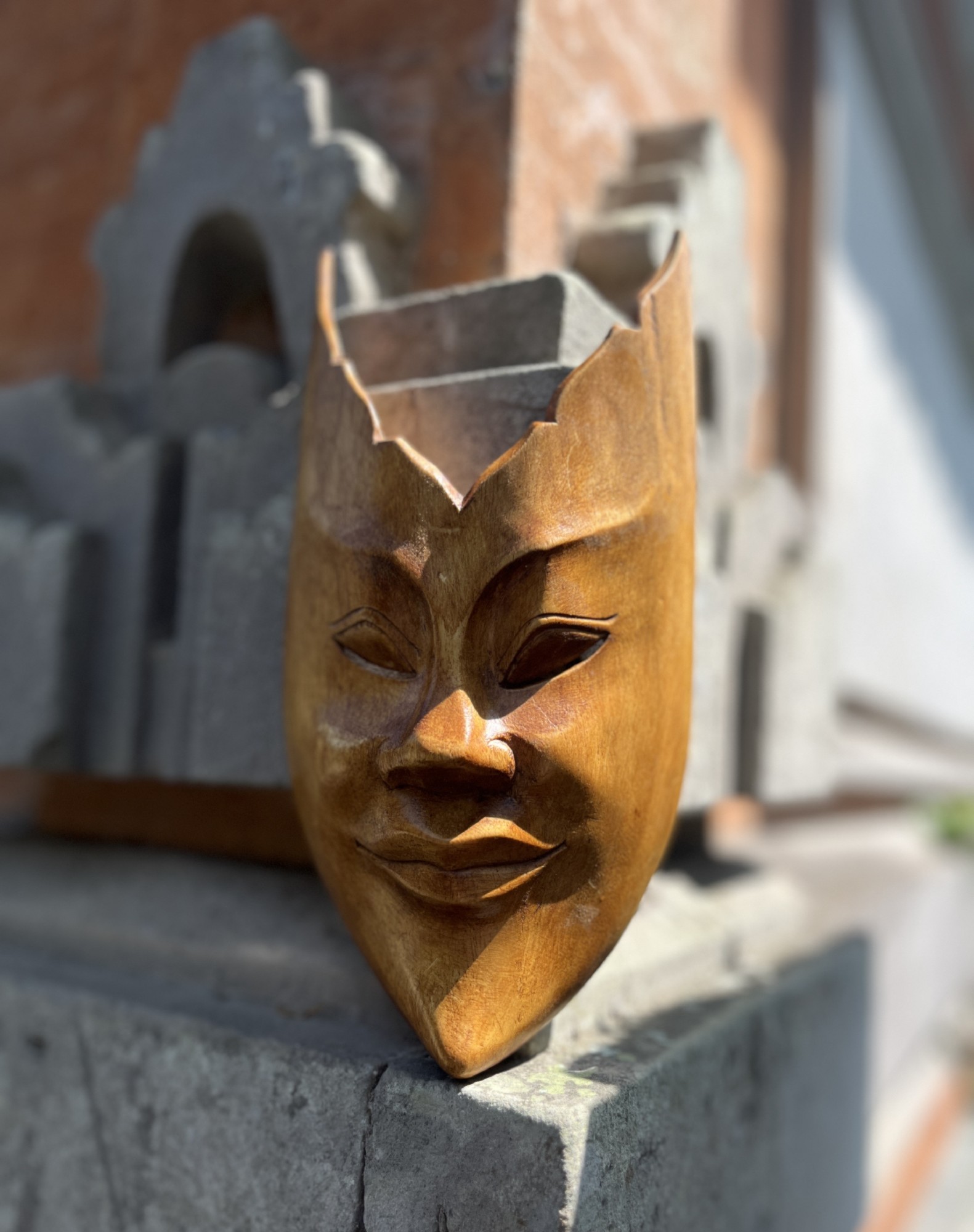 Maske aus Mindiholz, H 24 cm, B 13 cm, T 6 cm von fischer's lagerhaus