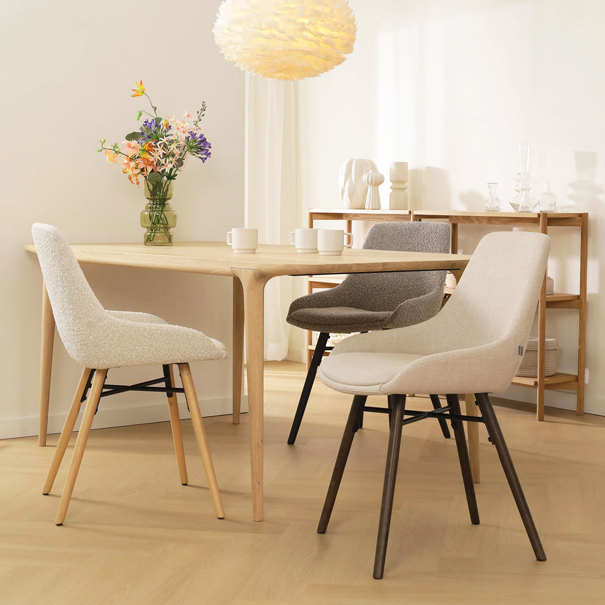 Eetkamerstoel Nena-Isa bouclé beige - naturel onderstel
