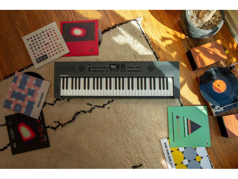 Roland Keyboard GO:KEYS 5 Graphite Keyboard mit 61 anschlagsdynamischen Tasten und Zen-Core Engine