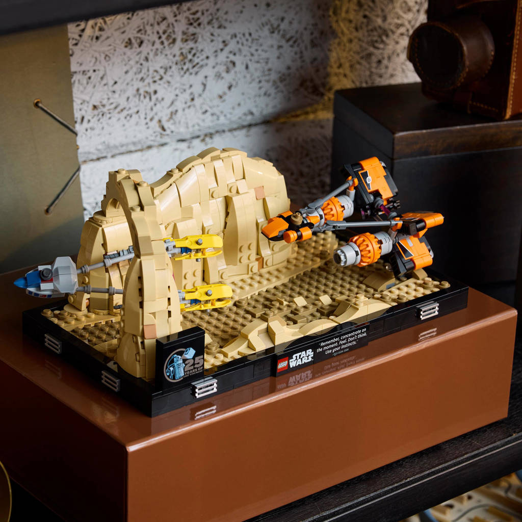 Aanrader voor de Star Wars verzamelaarsMos Espa Podrace diorama, The Phantom Menace Bouwpakket voor Volwassenen 75380